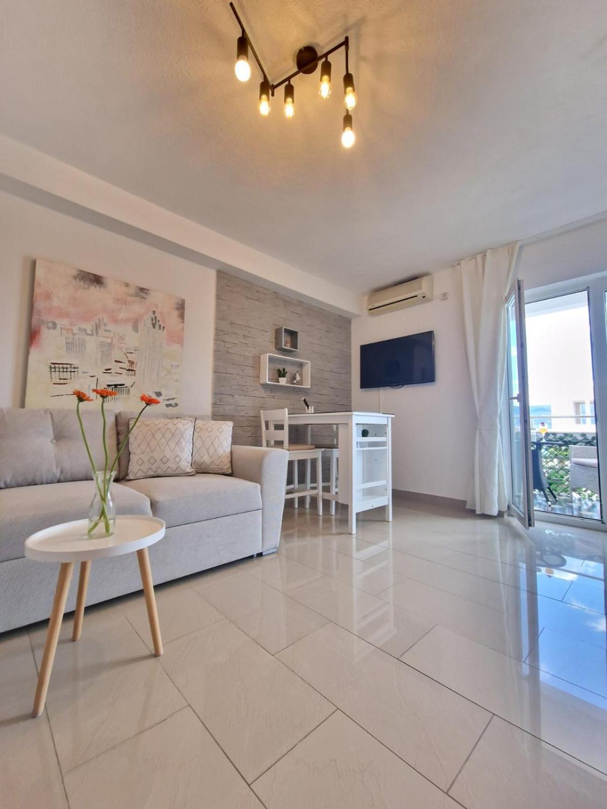 Apartments Silva With A View Of Sea Трогир Екстериор снимка