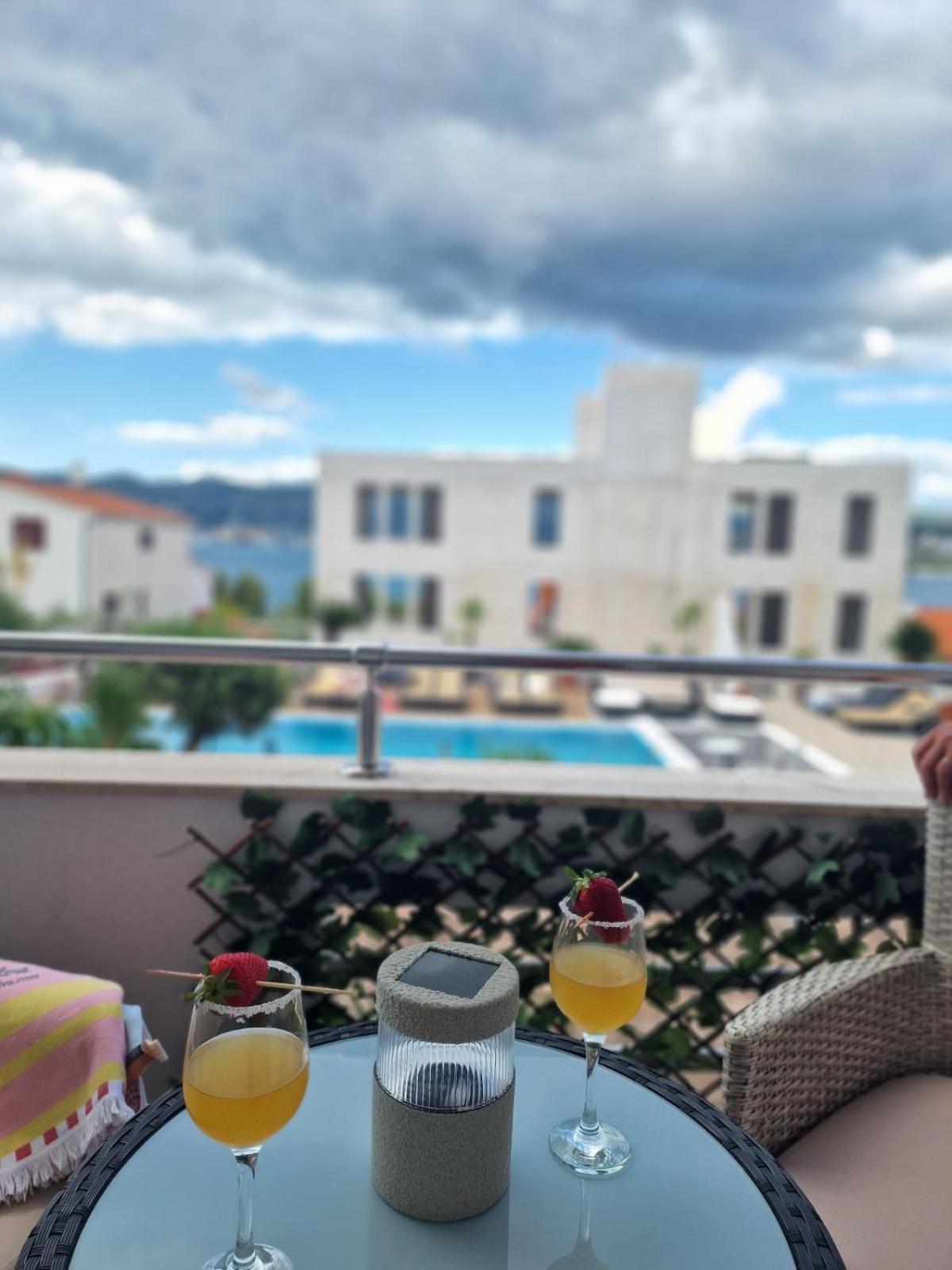 Apartments Silva With A View Of Sea Трогир Екстериор снимка