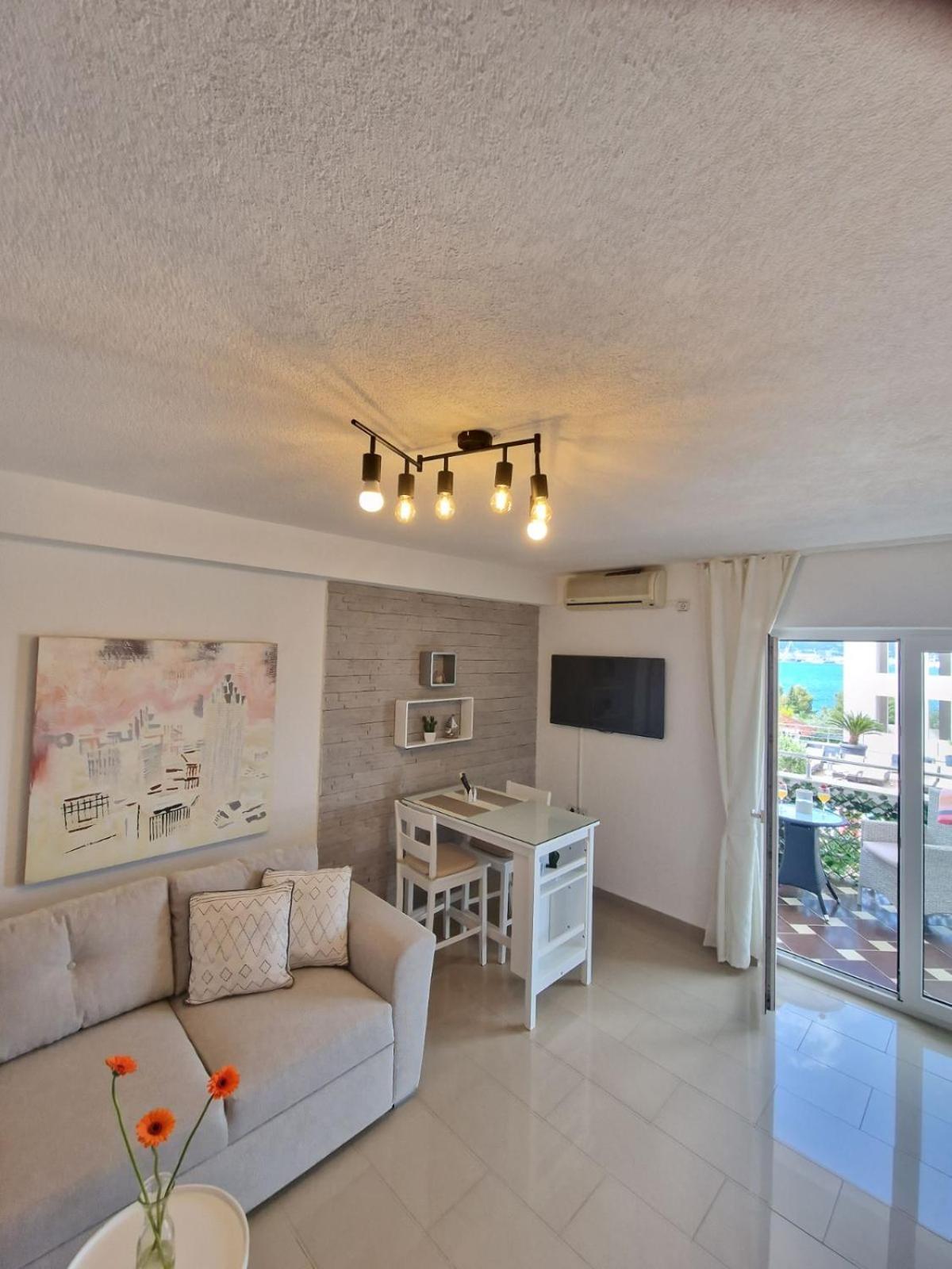 Apartments Silva With A View Of Sea Трогир Екстериор снимка