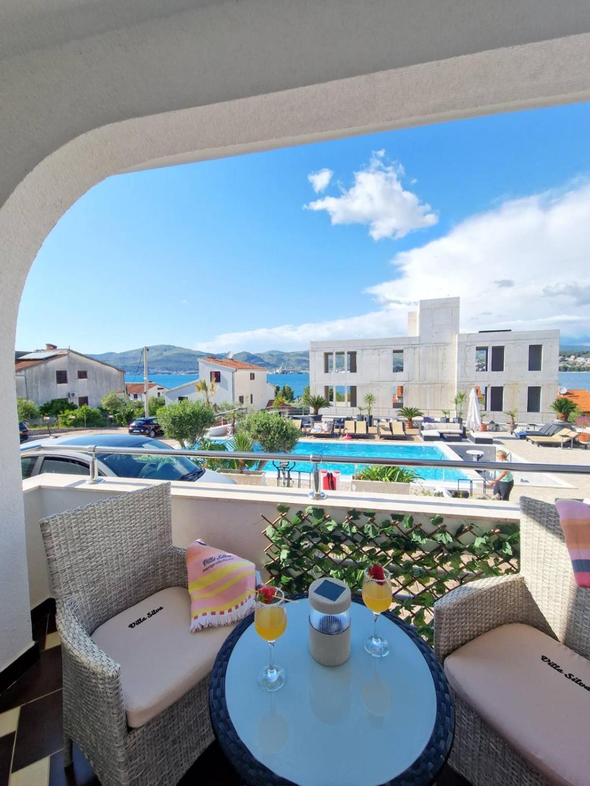 Apartments Silva With A View Of Sea Трогир Екстериор снимка