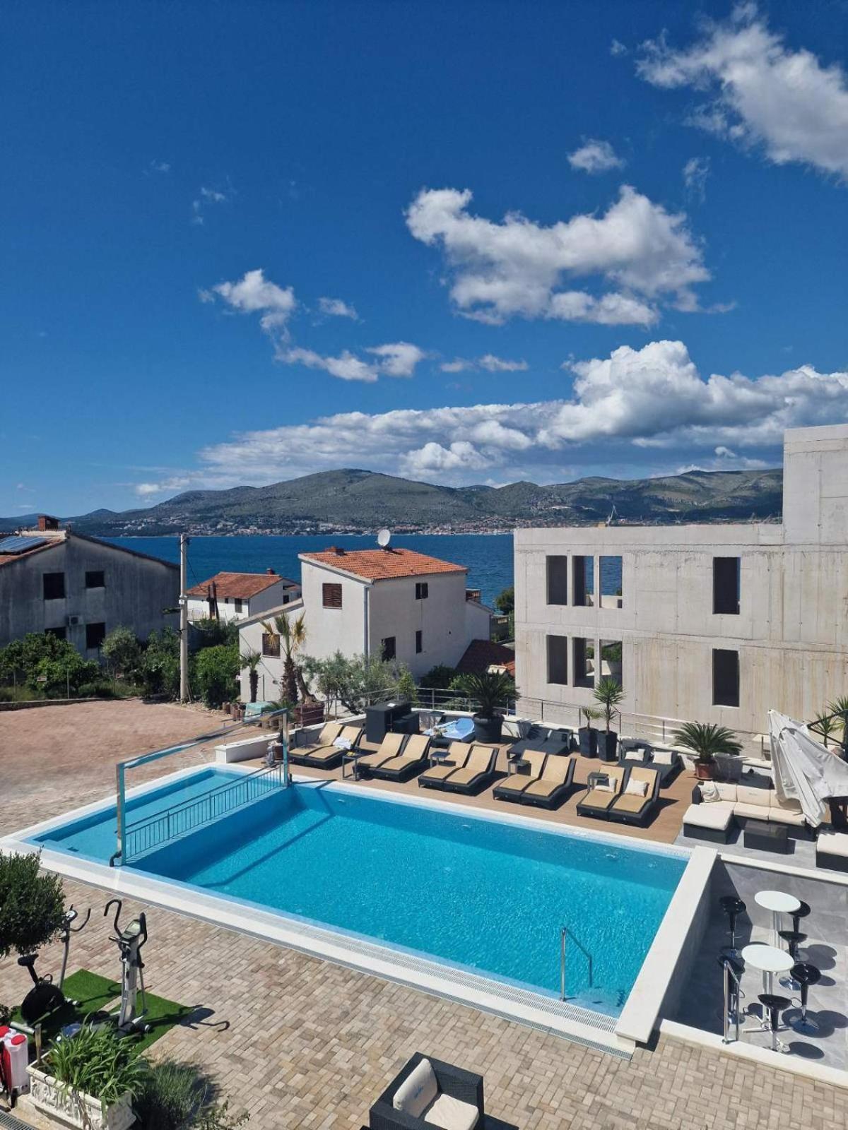 Apartments Silva With A View Of Sea Трогир Екстериор снимка