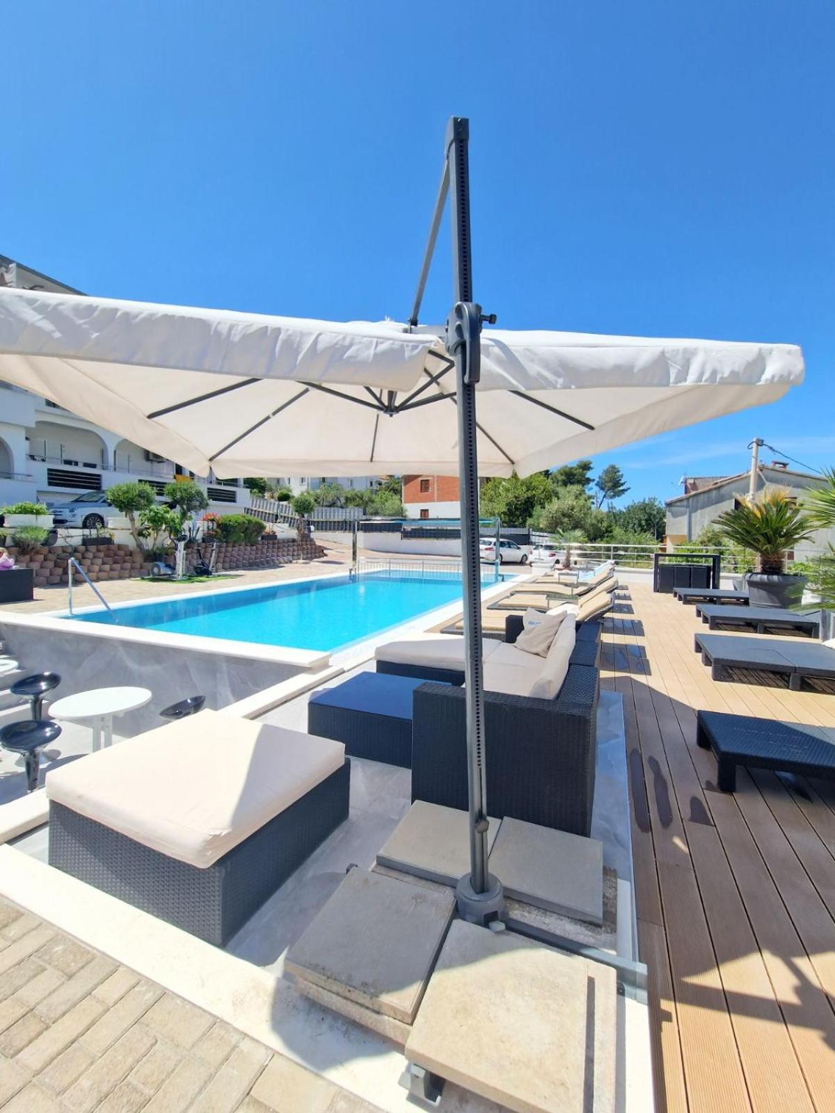 Apartments Silva With A View Of Sea Трогир Екстериор снимка