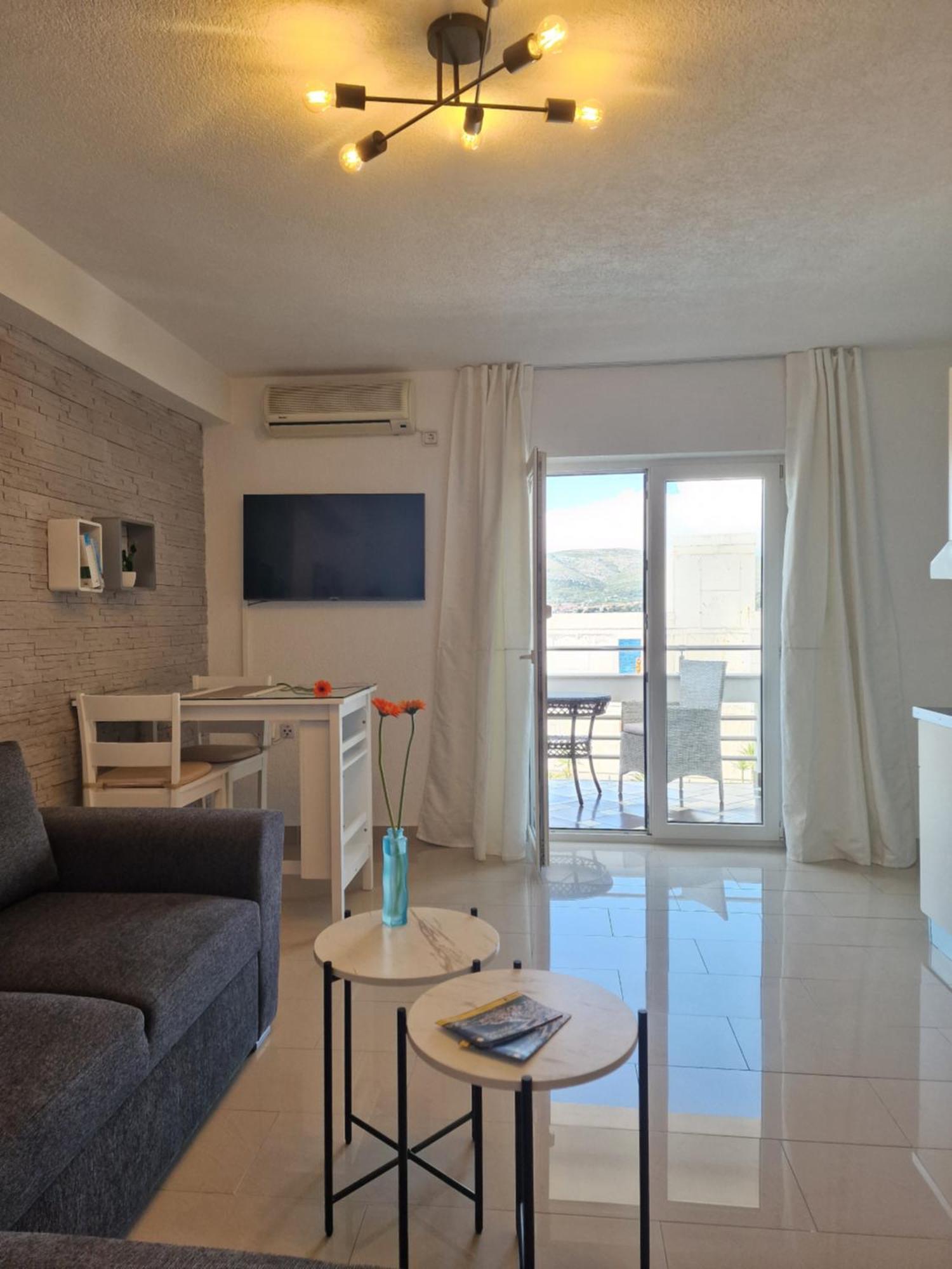 Apartments Silva With A View Of Sea Трогир Екстериор снимка