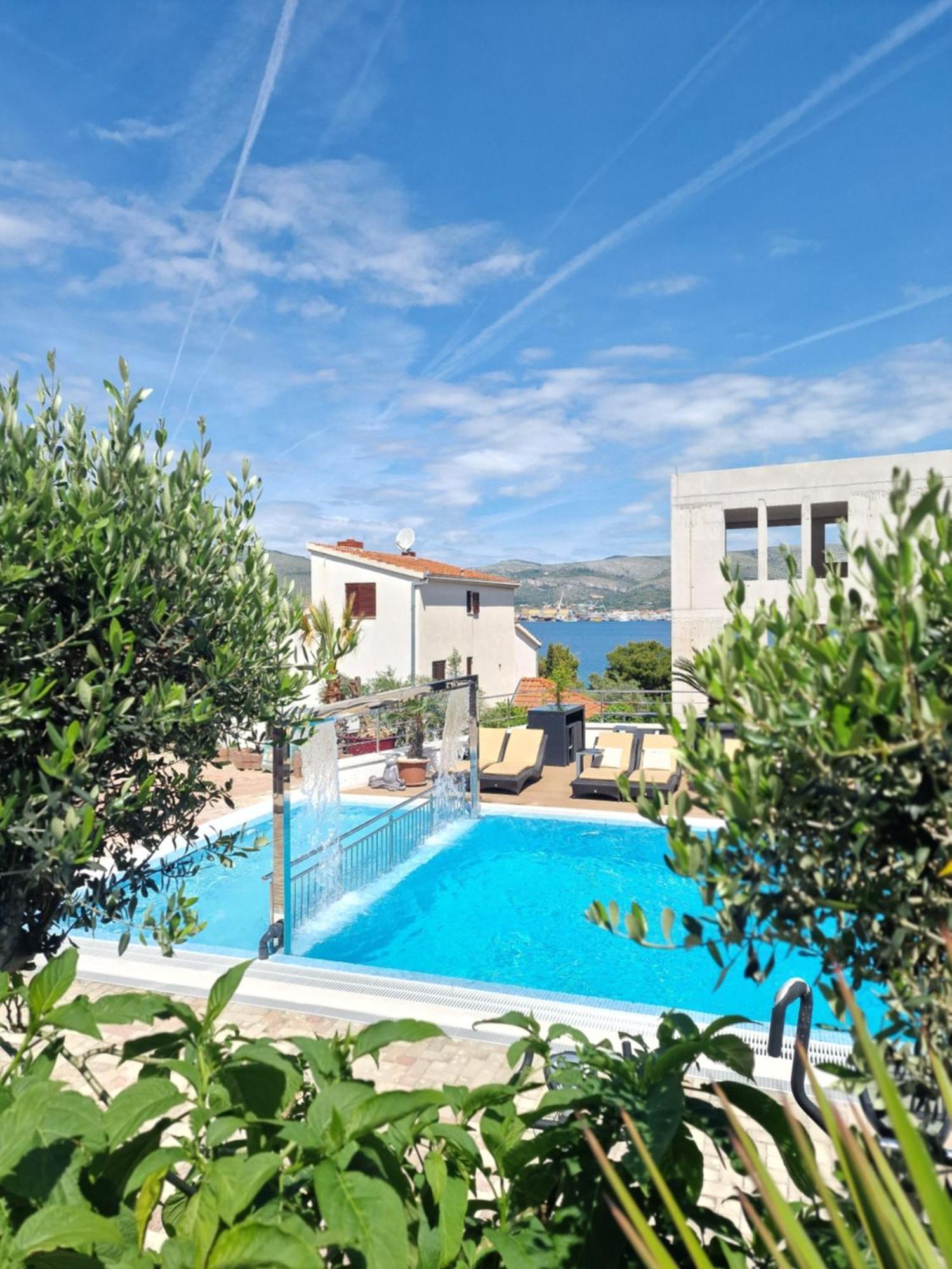 Apartments Silva With A View Of Sea Трогир Екстериор снимка