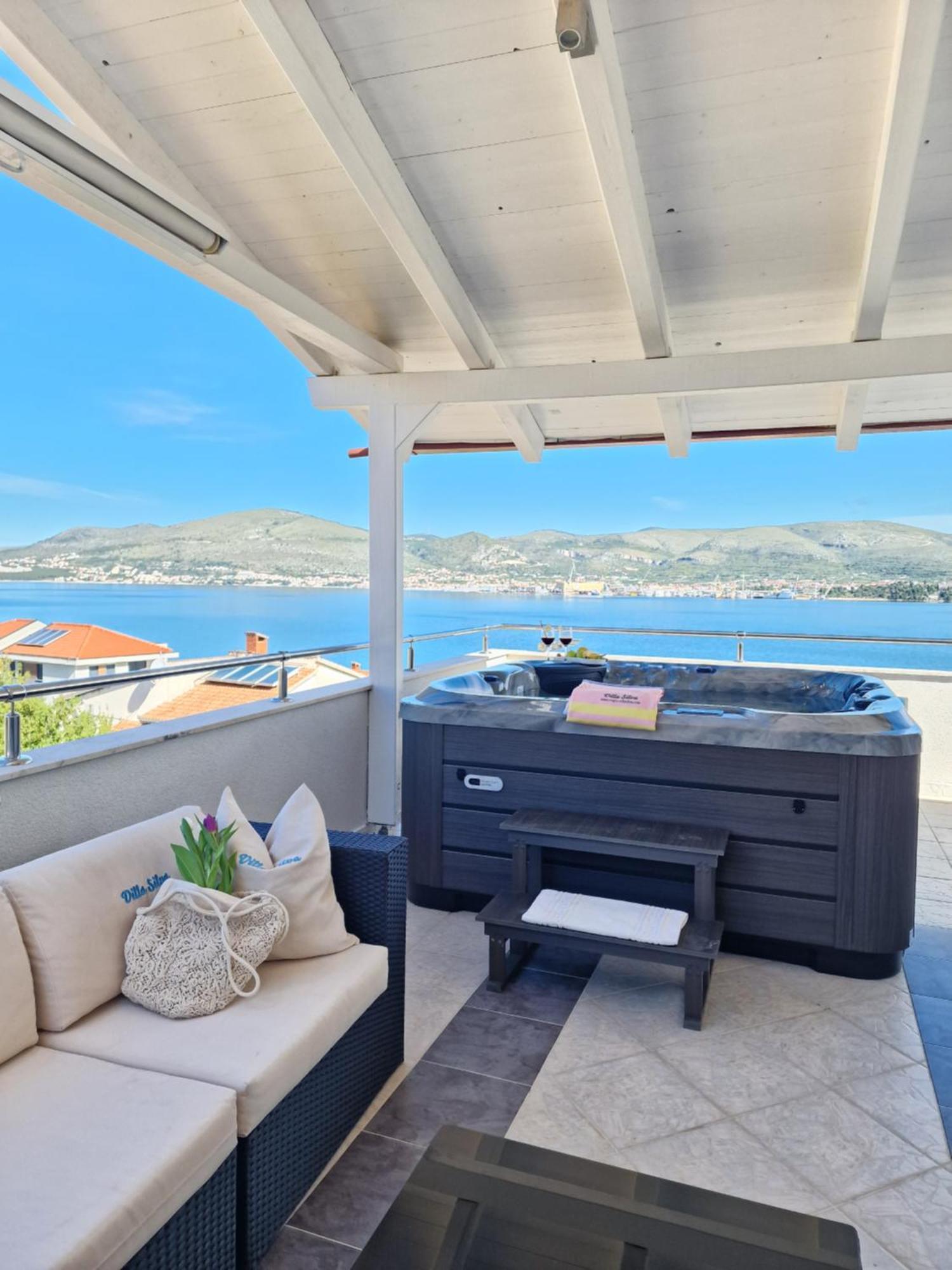 Apartments Silva With A View Of Sea Трогир Екстериор снимка