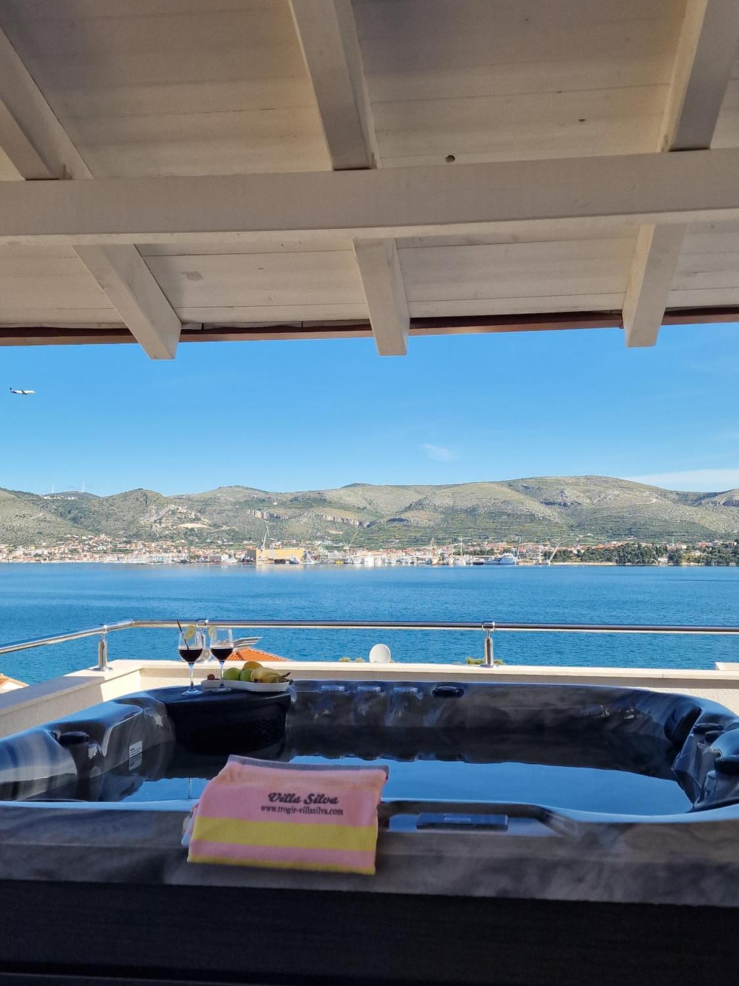 Apartments Silva With A View Of Sea Трогир Екстериор снимка