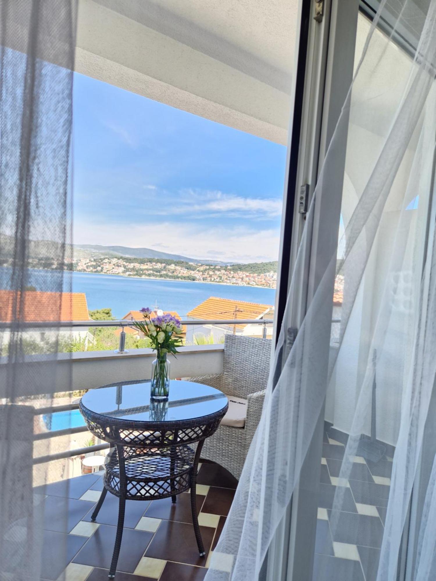Apartments Silva With A View Of Sea Трогир Стая снимка