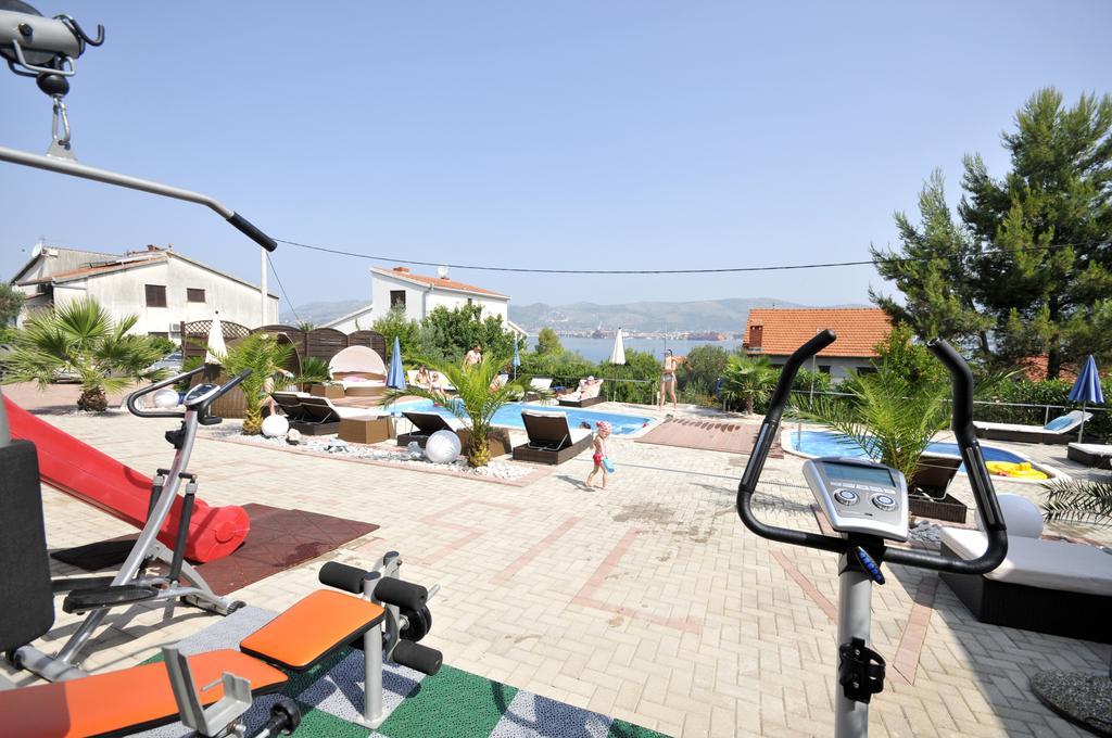 Apartments Silva With A View Of Sea Трогир Екстериор снимка