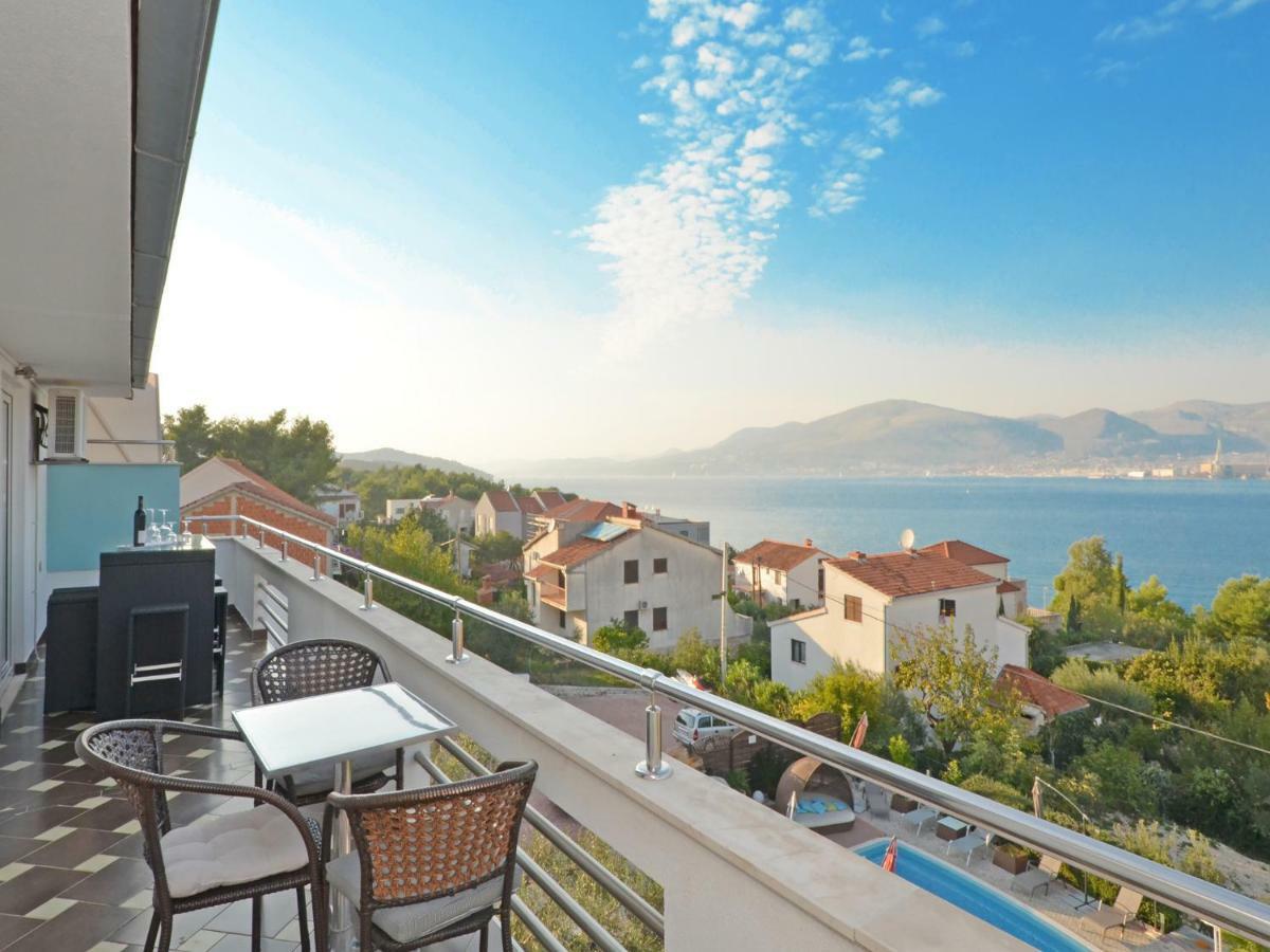 Apartments Silva With A View Of Sea Трогир Екстериор снимка