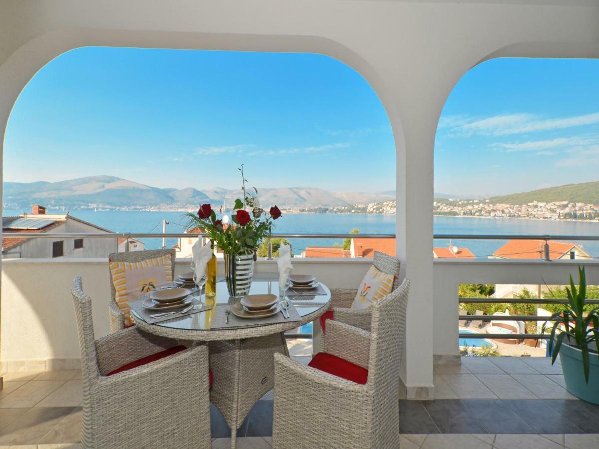 Apartments Silva With A View Of Sea Трогир Екстериор снимка