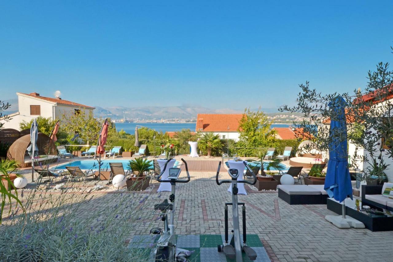Apartments Silva With A View Of Sea Трогир Екстериор снимка