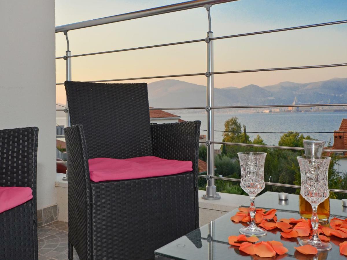 Apartments Silva With A View Of Sea Трогир Екстериор снимка