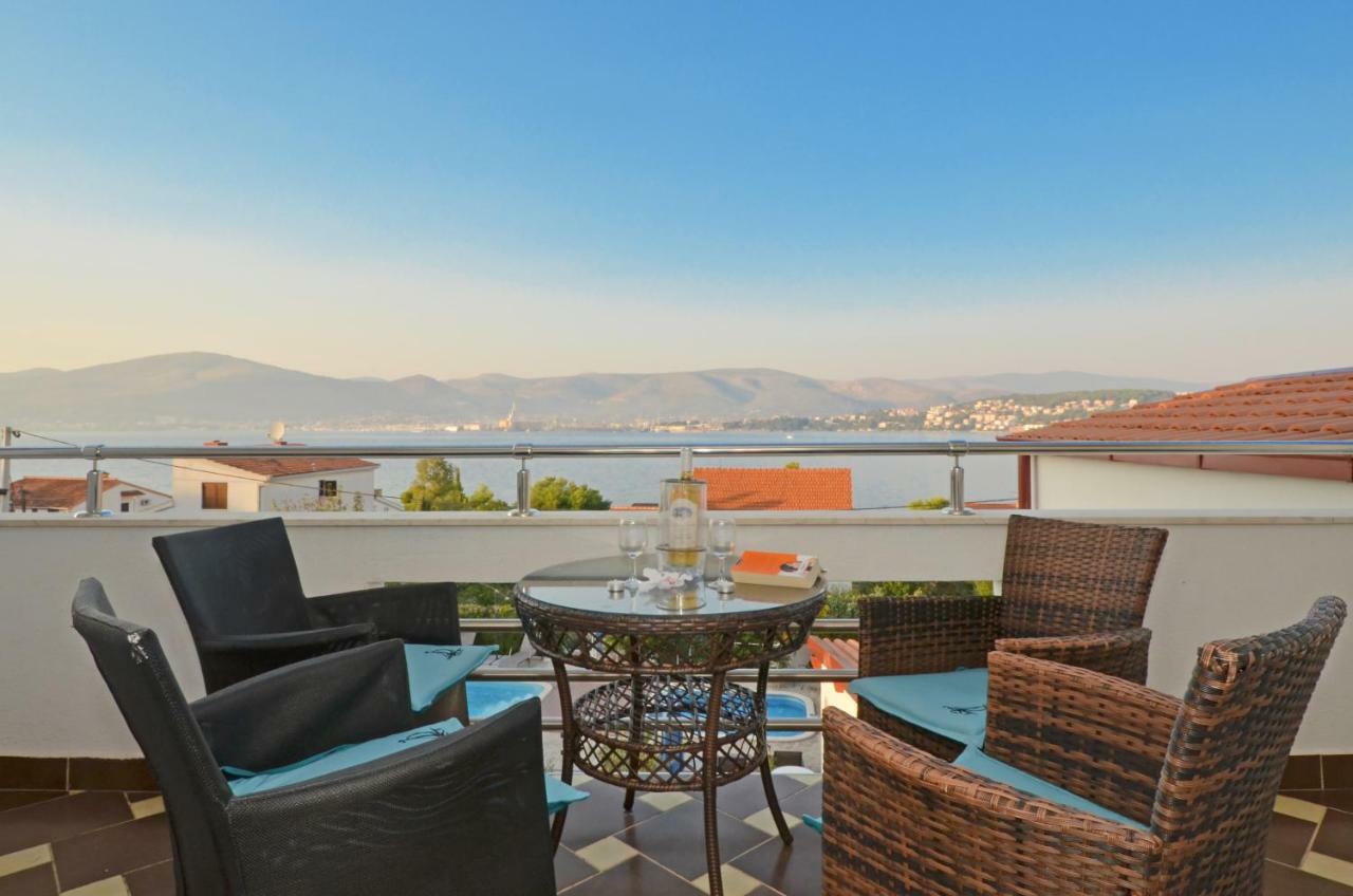 Apartments Silva With A View Of Sea Трогир Екстериор снимка
